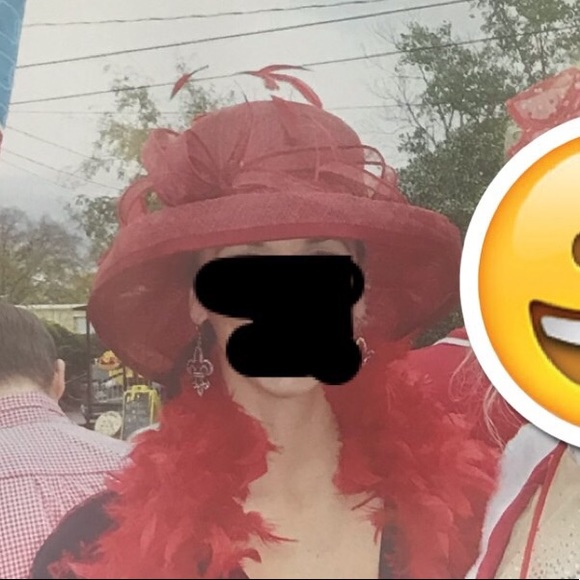 Red Derby Hat w/ Feathers🐎 - Picture 8 of 8